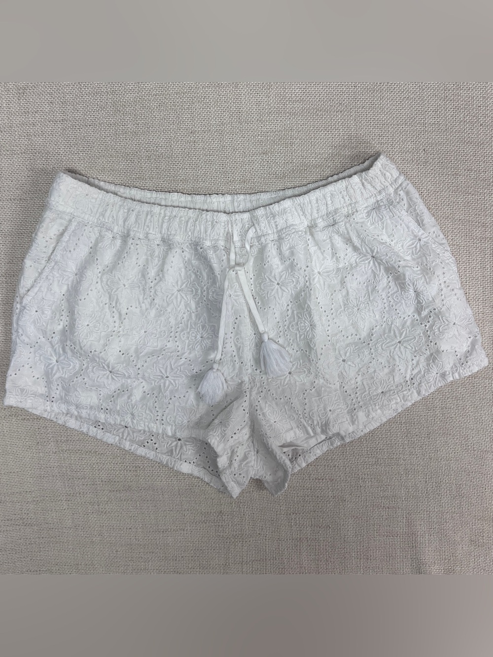Vineyard Vines White Eyelet Shorts Coastal Grandmother L